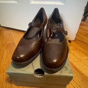 Born Dark Brown Leather Mary Janes 9.5